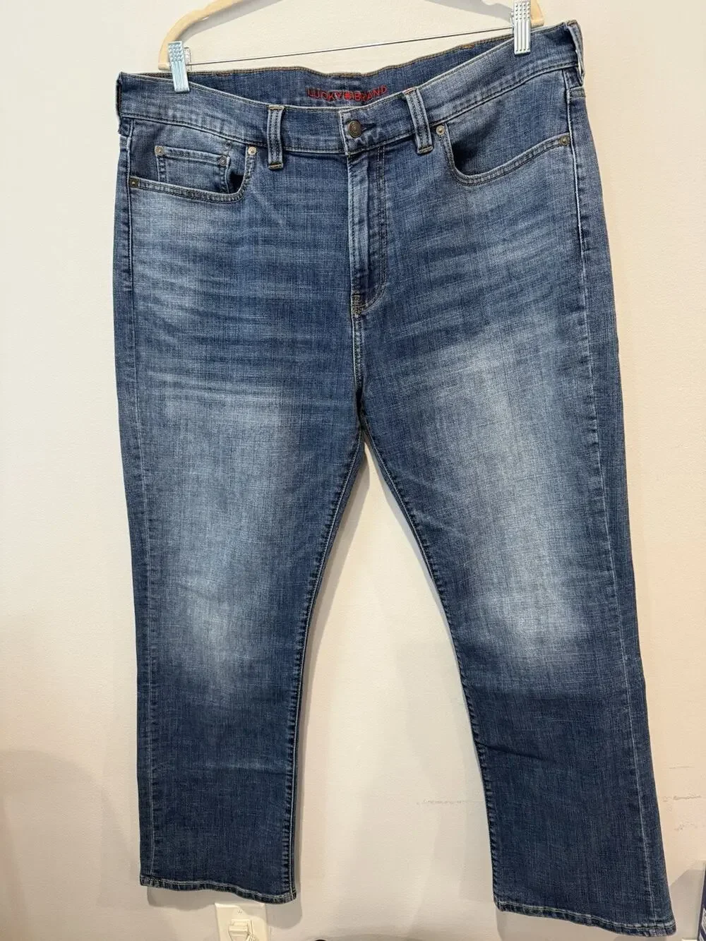 Lucky Brand 181 Relaxed Straight Jeans Mens 40x32 Blue Denim Whiskering Logo